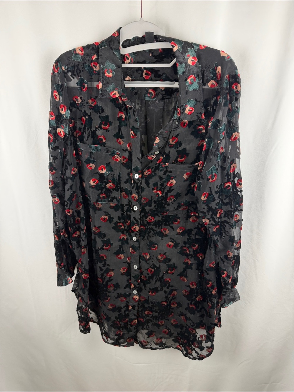 intro. Ditsy Plus Size Black Velvet Floral Burnout Top